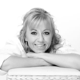 Holl�di Henriett, projektmenedzser